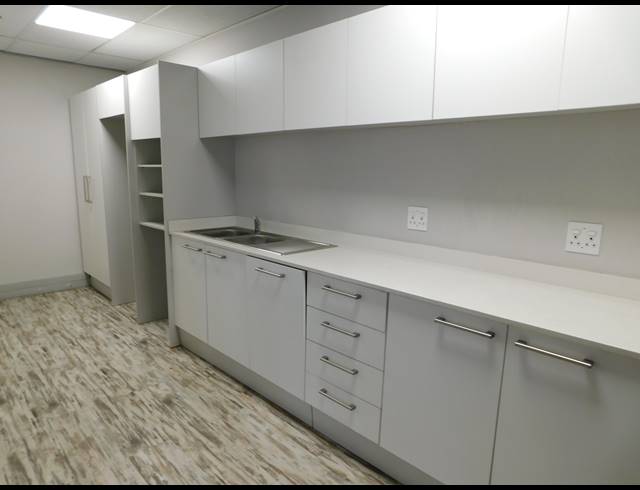 303M² OFFICE TO LET IN FERNDALE